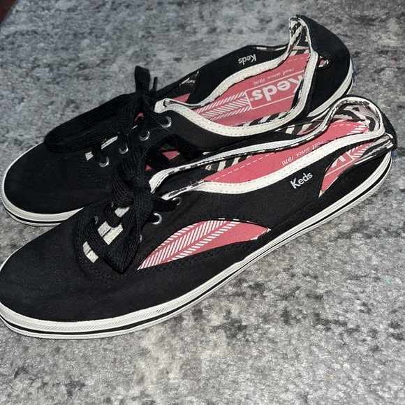 Keds sneakers, open sides. Size 8.5 - Picture 3 of 3